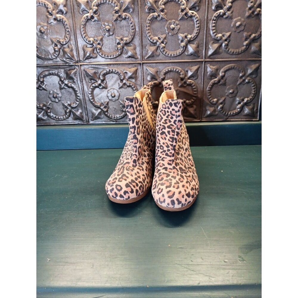 Toms Kelsey Desert Tan Leopard Booties Pull On Wedge Heel Suede Ankle Boots 7.5